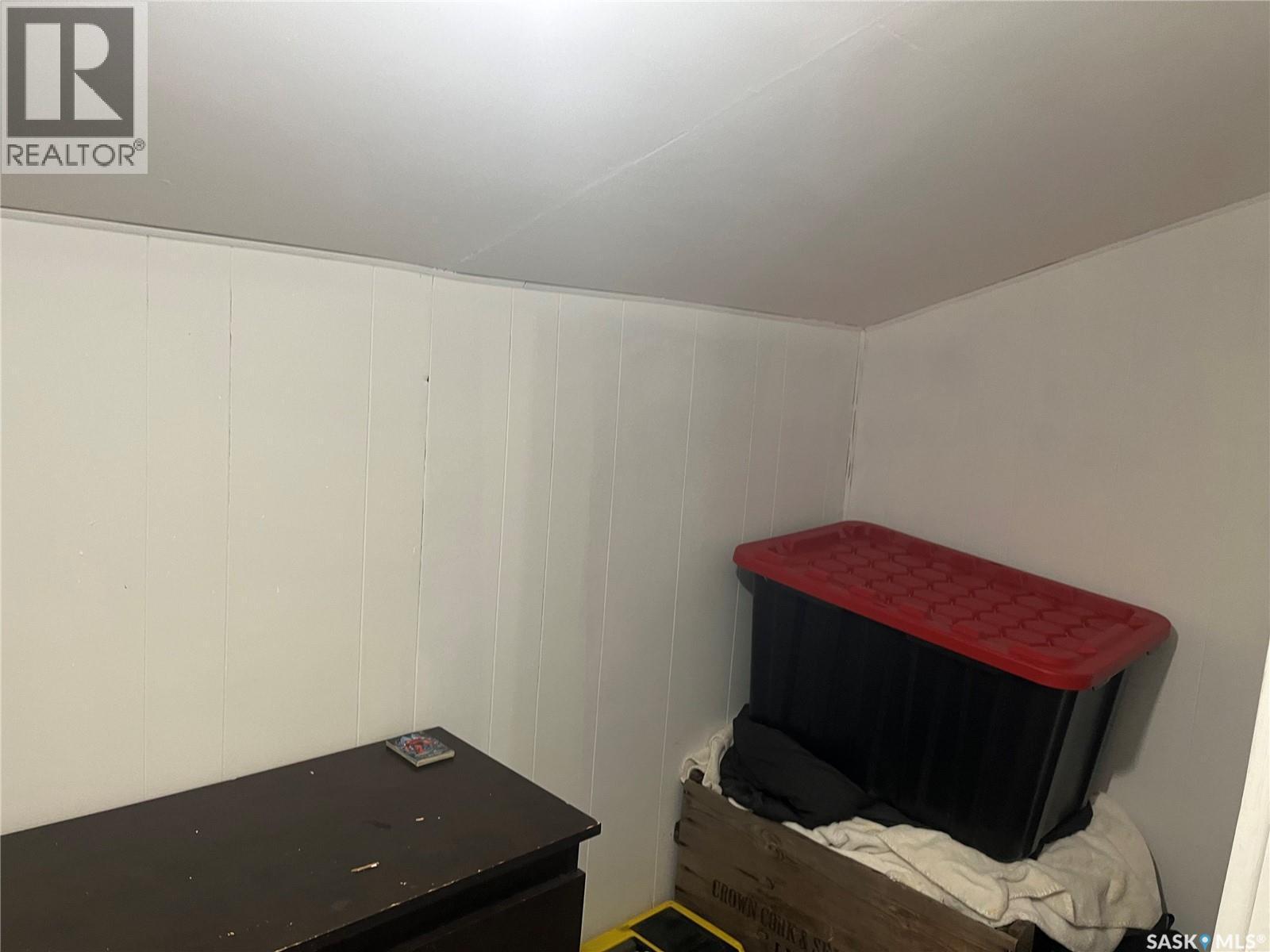 164 4Th Street W, Mankota, SK - Indoor