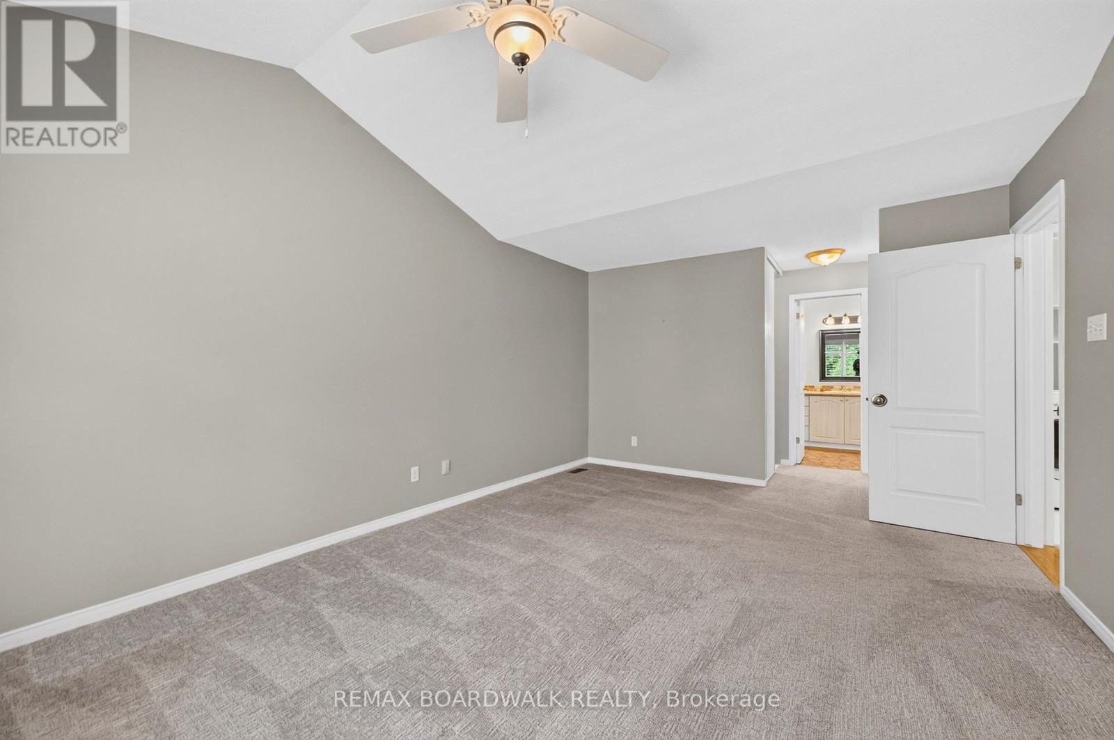 22 Burnstead Crescent, Ottawa, ON - Indoor Photo Showing Other Room