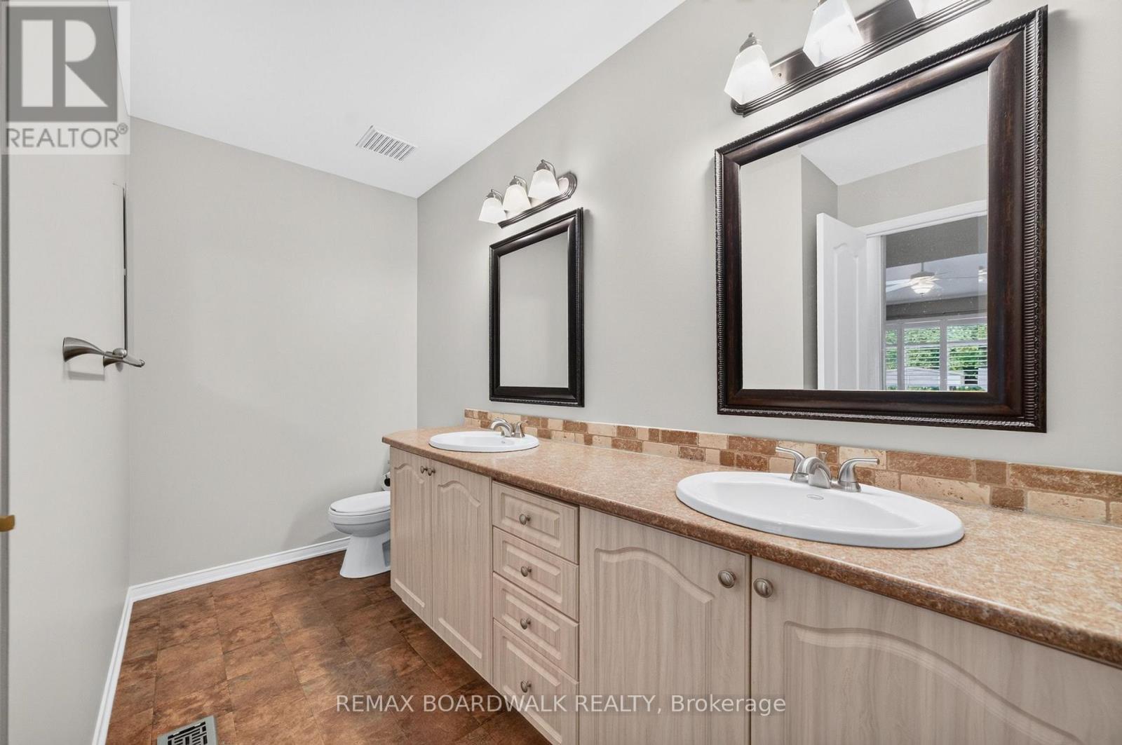 22 Burnstead Crescent, Ottawa, ON - Indoor Photo Showing Bathroom