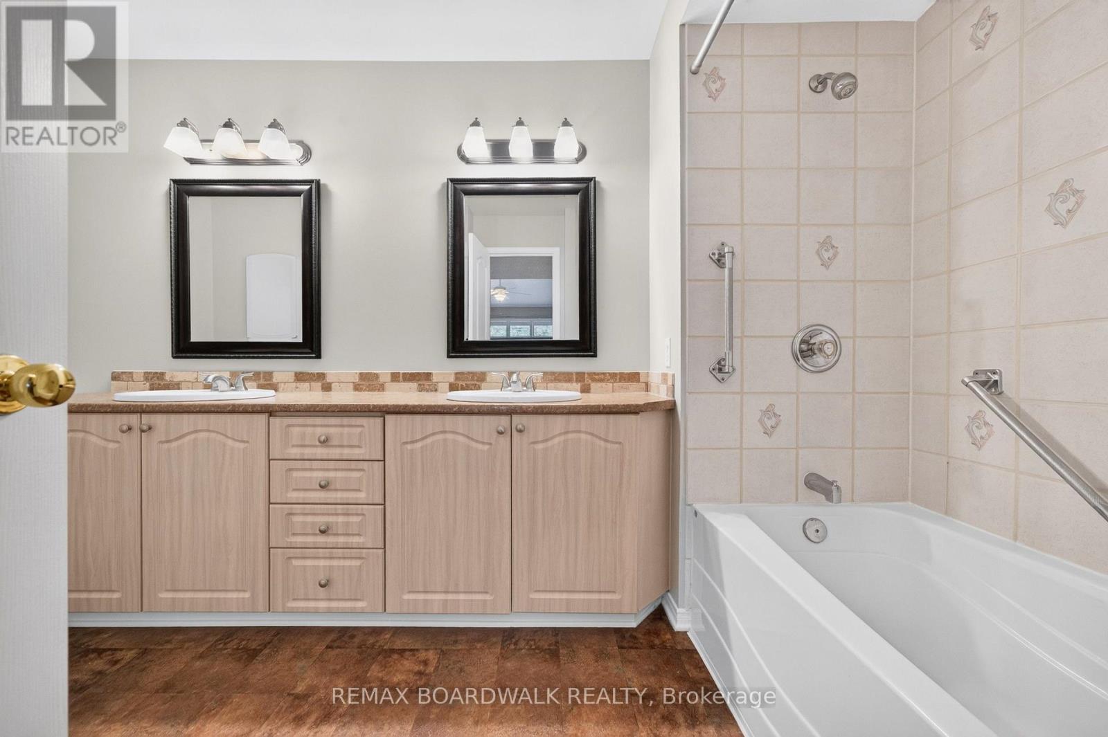 22 Burnstead Crescent, Ottawa, ON - Indoor Photo Showing Bathroom