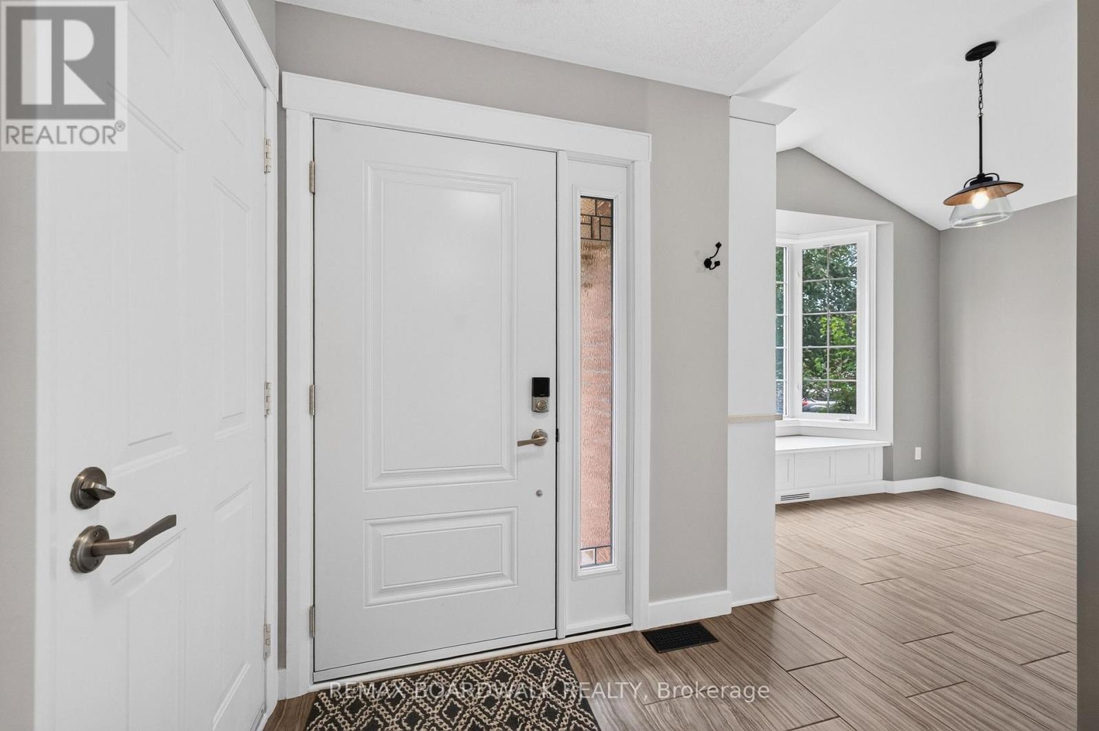 22 Burnstead Crescent, Ottawa, ON - Indoor Photo Showing Other Room
