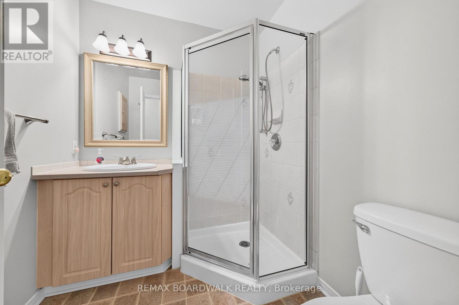 22 Burnstead Crescent, Ottawa, ON - Indoor Photo Showing Bathroom