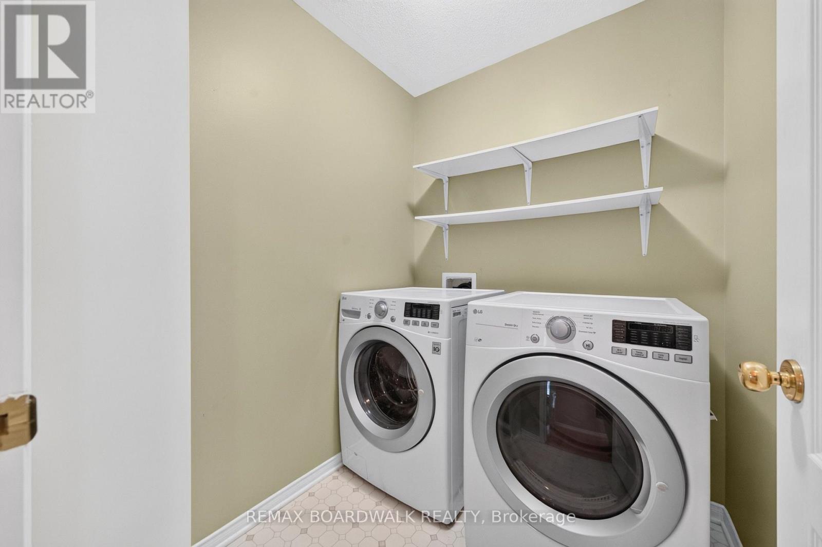 22 Burnstead Crescent, Ottawa, ON - Indoor Photo Showing Laundry Room