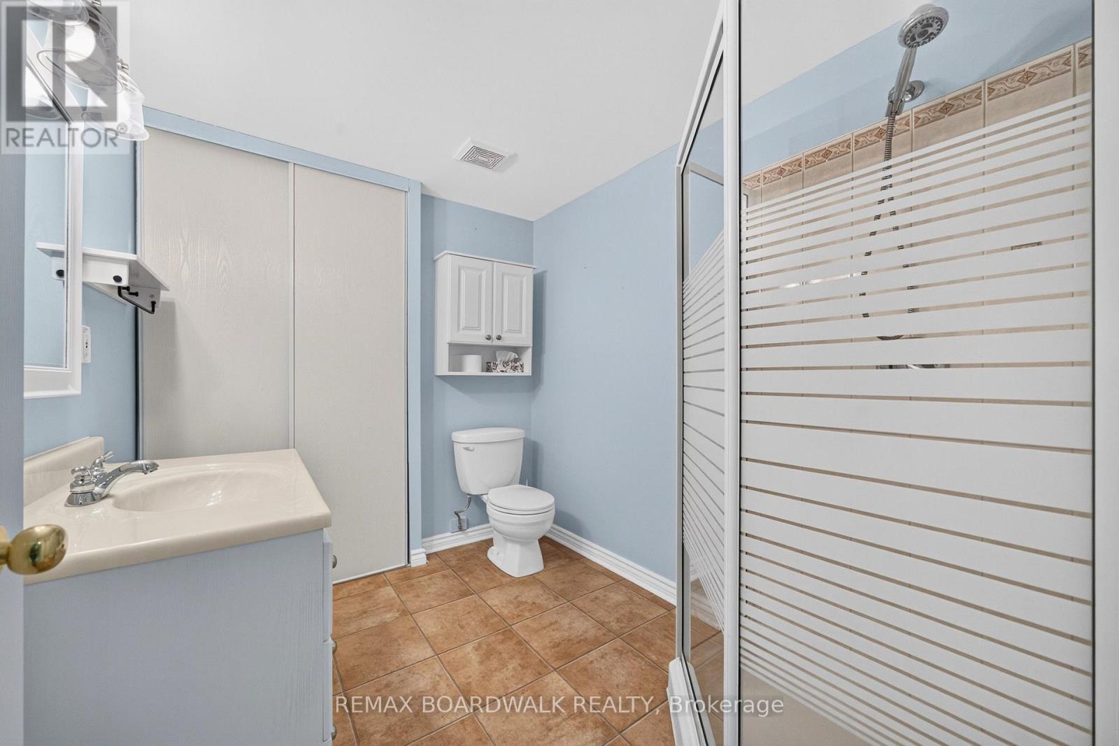 22 Burnstead Crescent, Ottawa, ON - Indoor Photo Showing Bathroom