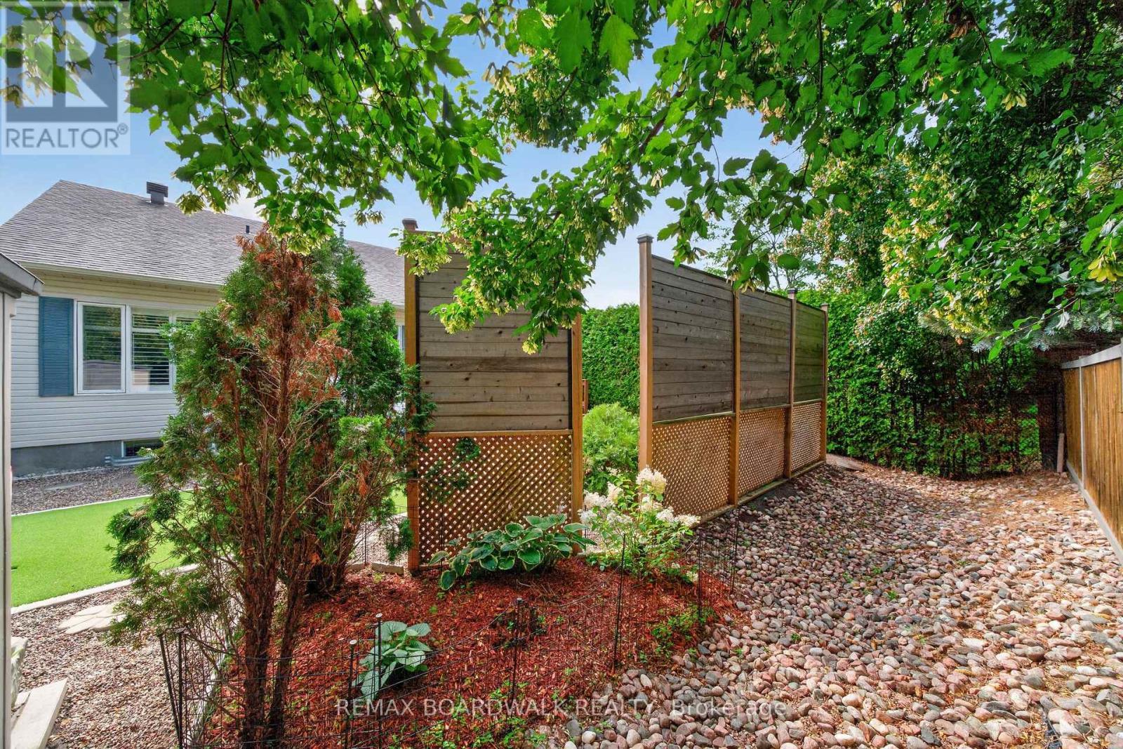 22 Burnstead Crescent, Ottawa, ON - Outdoor
