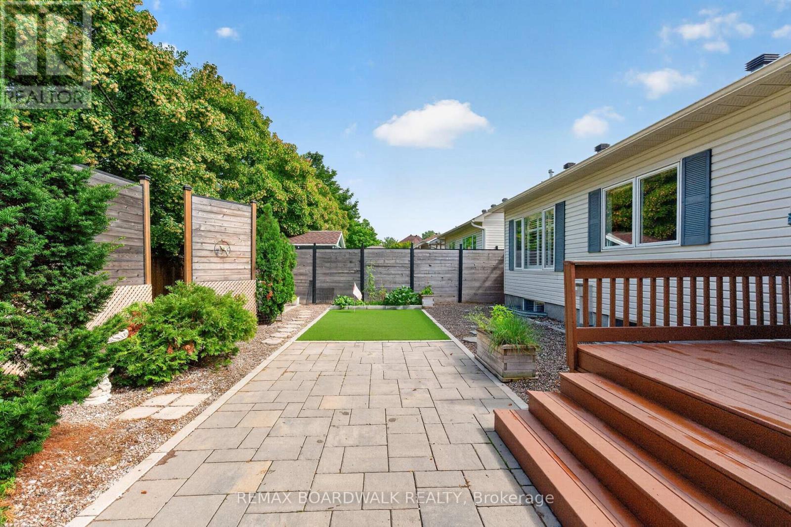 22 Burnstead Crescent, Ottawa, ON - Outdoor