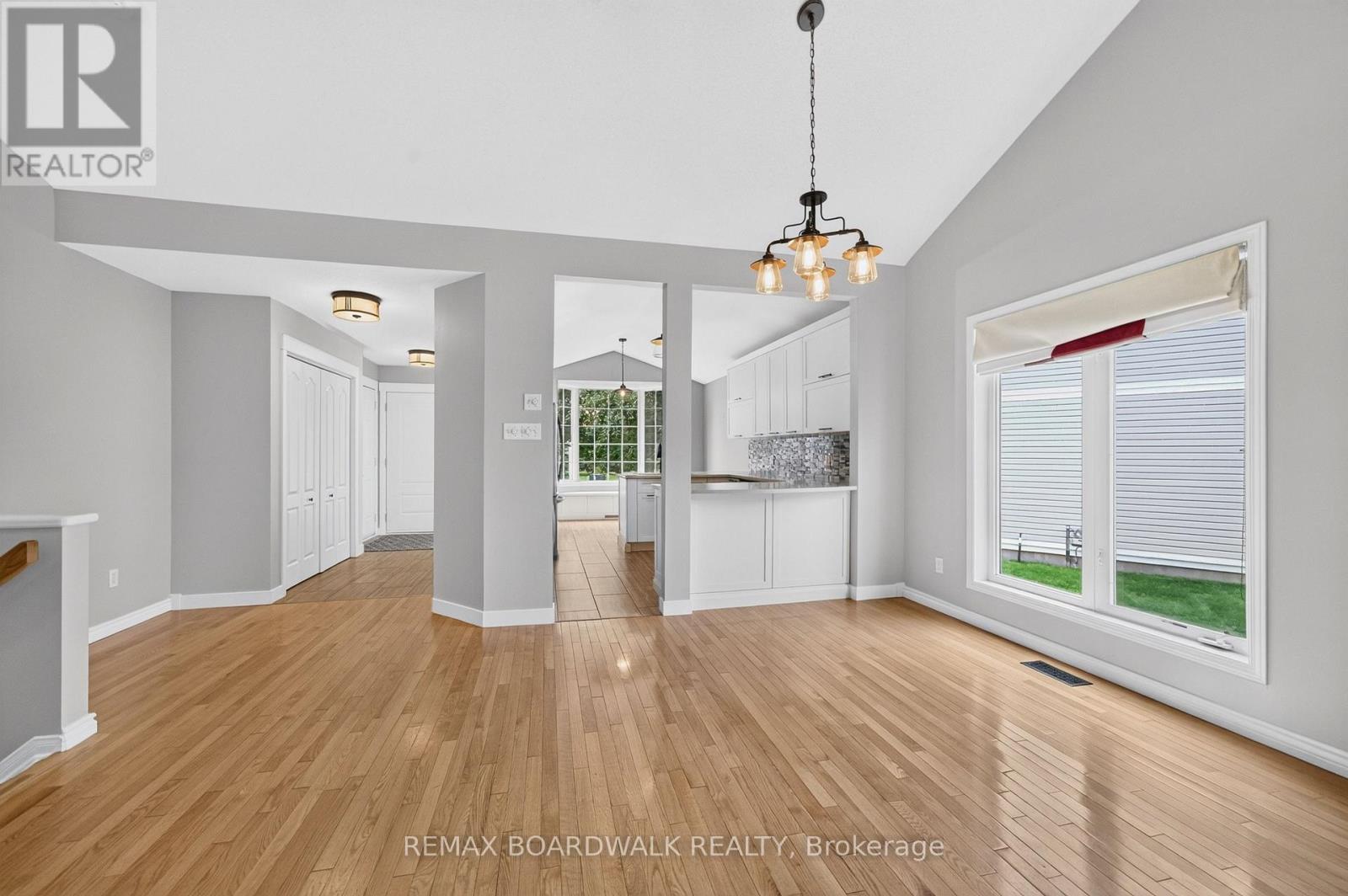 22 Burnstead Crescent, Ottawa, ON - Indoor Photo Showing Kitchen
