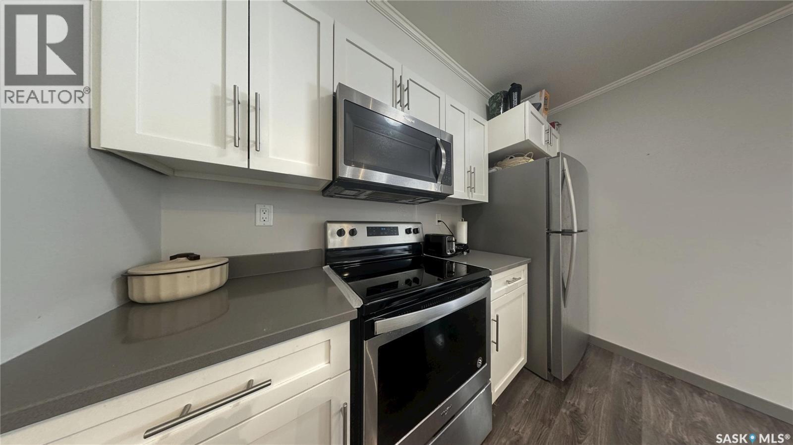 265 322 Lewin Way, Saskatoon, SK - Indoor Photo Showing Kitchen With Stainless Steel Kitchen