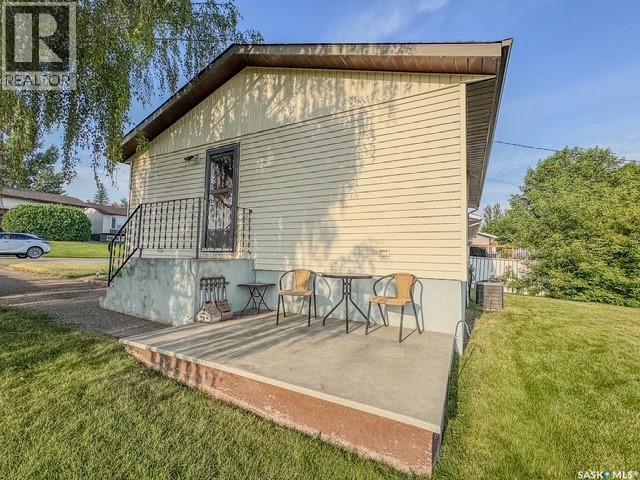 385 Aspen Drive, Swift Current, SK - Outdoor With Deck Patio Veranda With Exterior