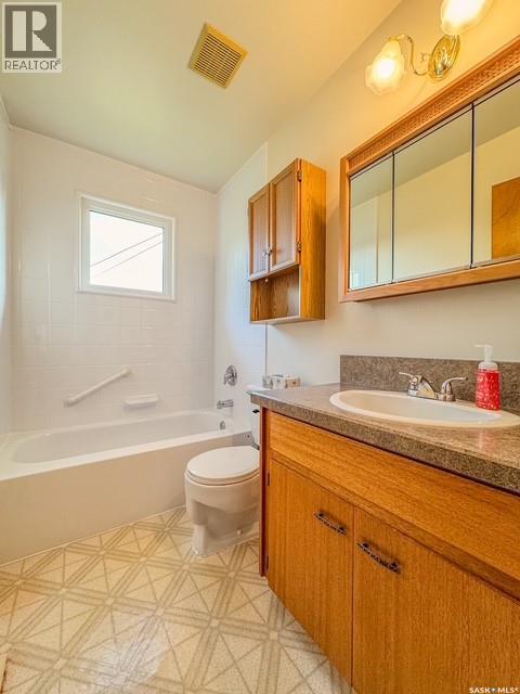 385 Aspen Drive, Swift Current, SK - Indoor Photo Showing Bathroom