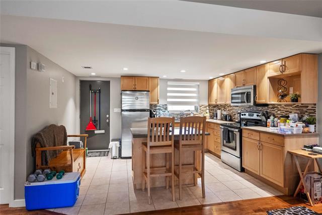 2-1225 Troy Ave, Winnipeg, MB - Indoor Photo Showing Kitchen