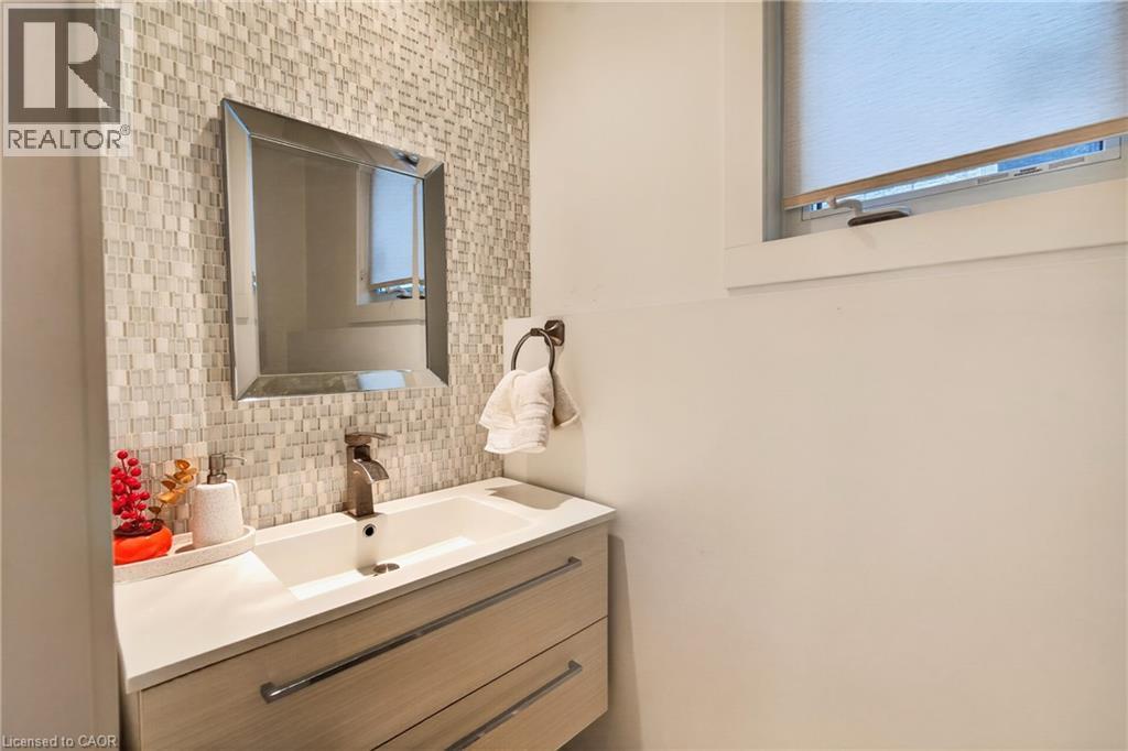 430 Rideau River Street, Waterloo, ON - Indoor Photo Showing Bathroom