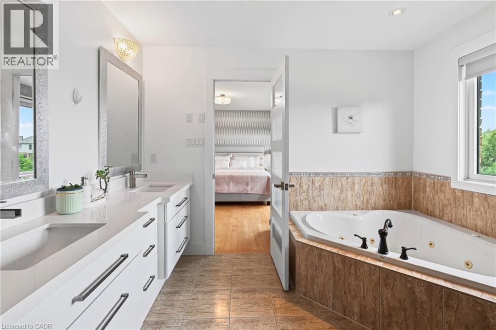 430 Rideau River Street, Waterloo, ON - Indoor Photo Showing Bathroom