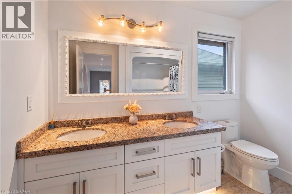 430 Rideau River Street, Waterloo, ON - Indoor Photo Showing Bathroom