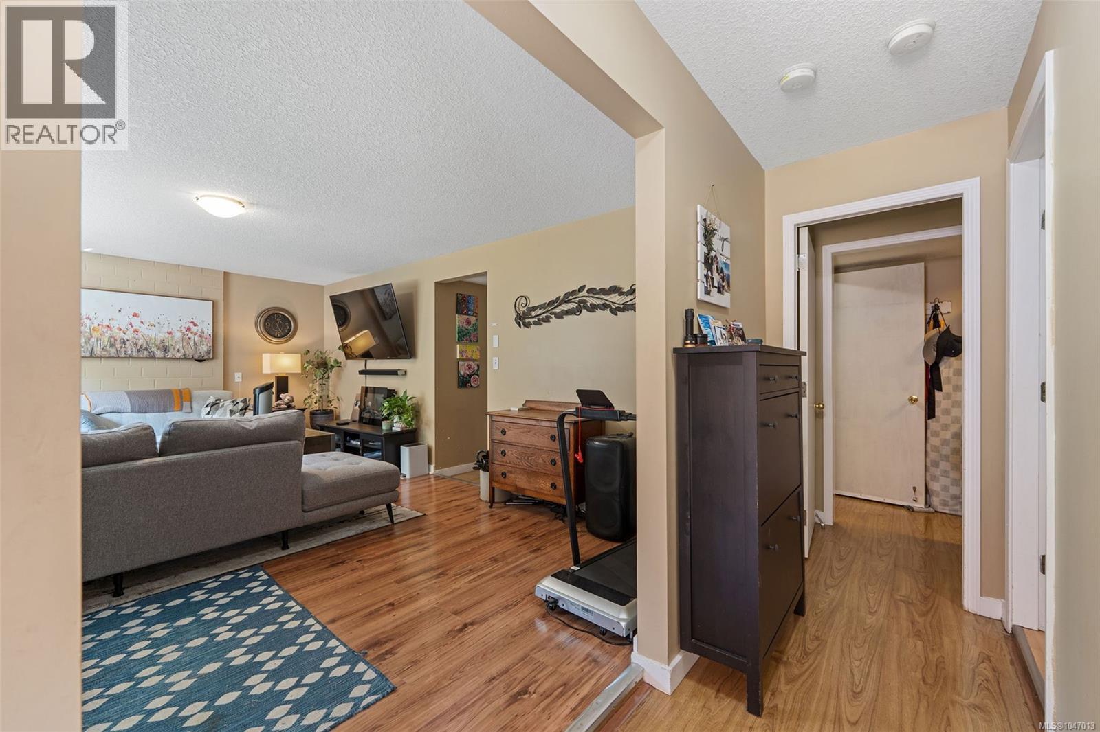 Downstairs Entrance - 4105 Ross Rd, Nanaimo, BC - Indoor