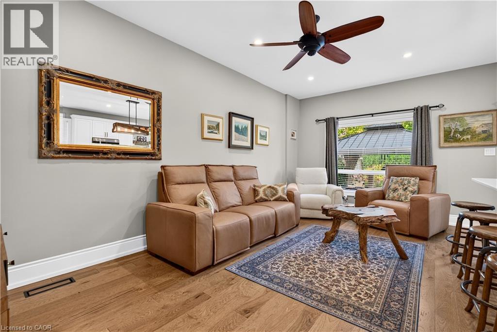 92 Morrison Crescent, Grimsby, ON - Indoor Photo Showing Living Room