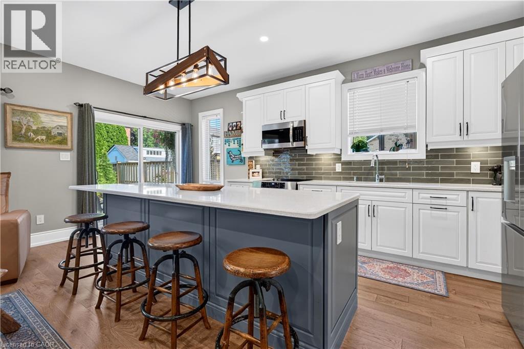 92 Morrison Crescent, Grimsby, ON - Indoor Photo Showing Kitchen With Upgraded Kitchen