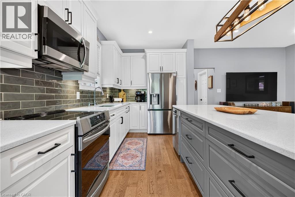 92 Morrison Crescent, Grimsby, ON - Indoor Photo Showing Kitchen With Upgraded Kitchen