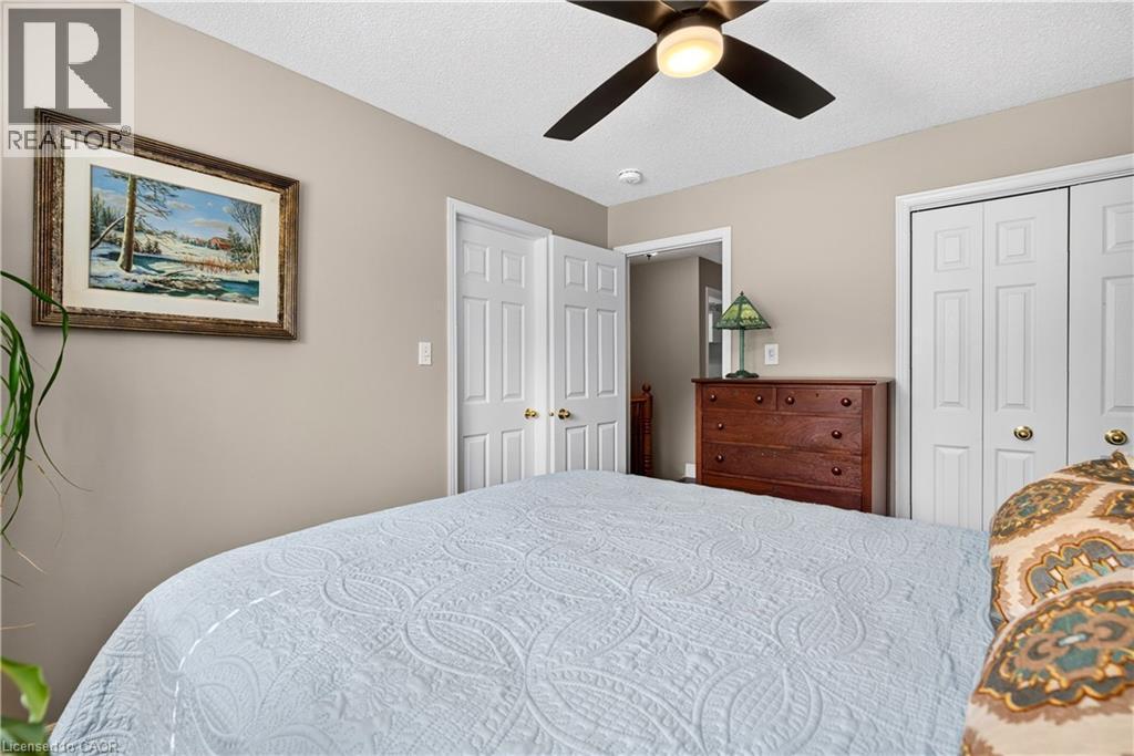 92 Morrison Crescent, Grimsby, ON - Indoor Photo Showing Bedroom