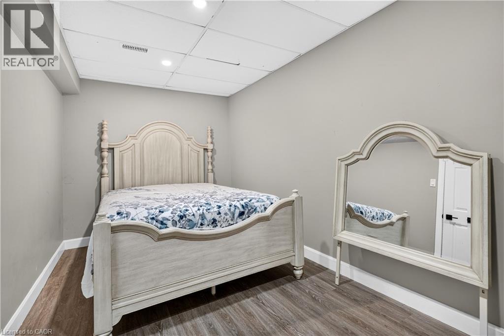92 Morrison Crescent, Grimsby, ON - Indoor Photo Showing Bedroom