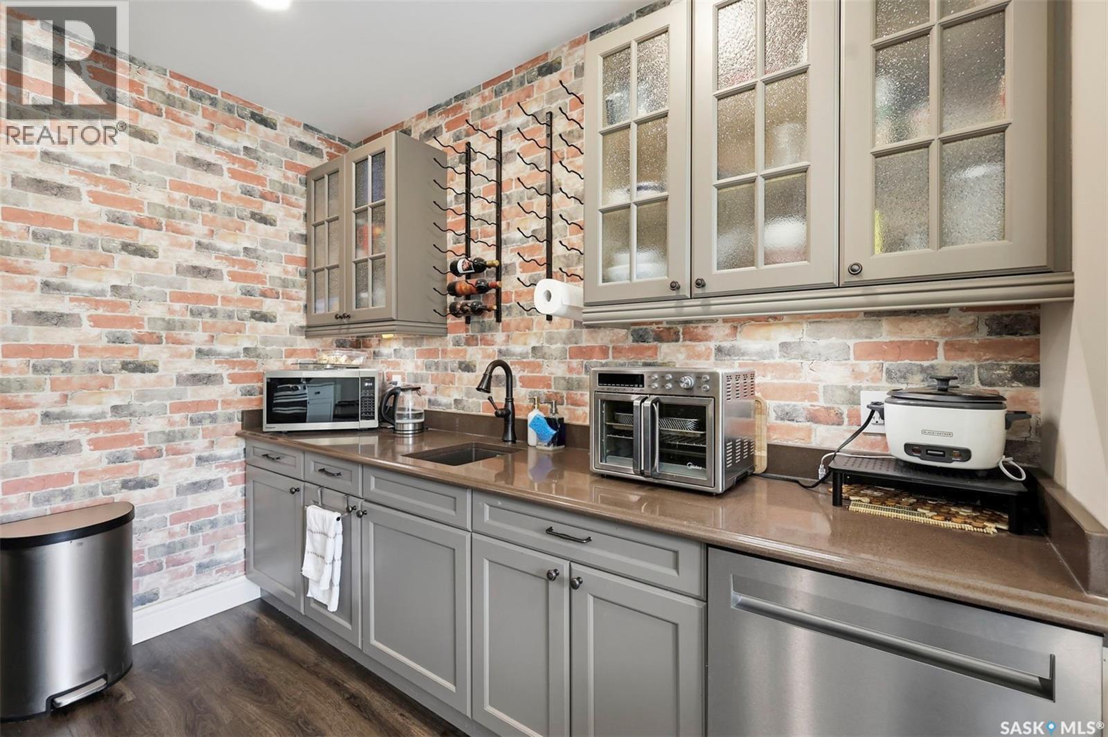 419 Salloum Bay, Saskatoon, SK - Indoor Photo Showing Kitchen