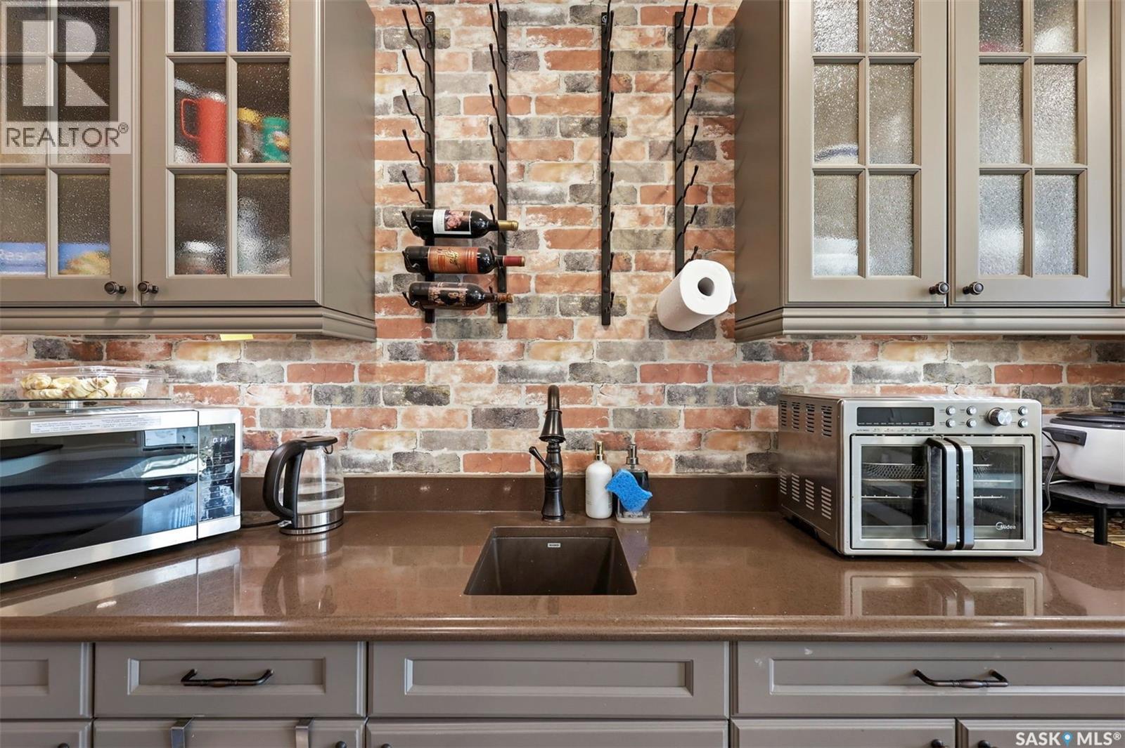 419 Salloum Bay, Saskatoon, SK - Indoor Photo Showing Kitchen