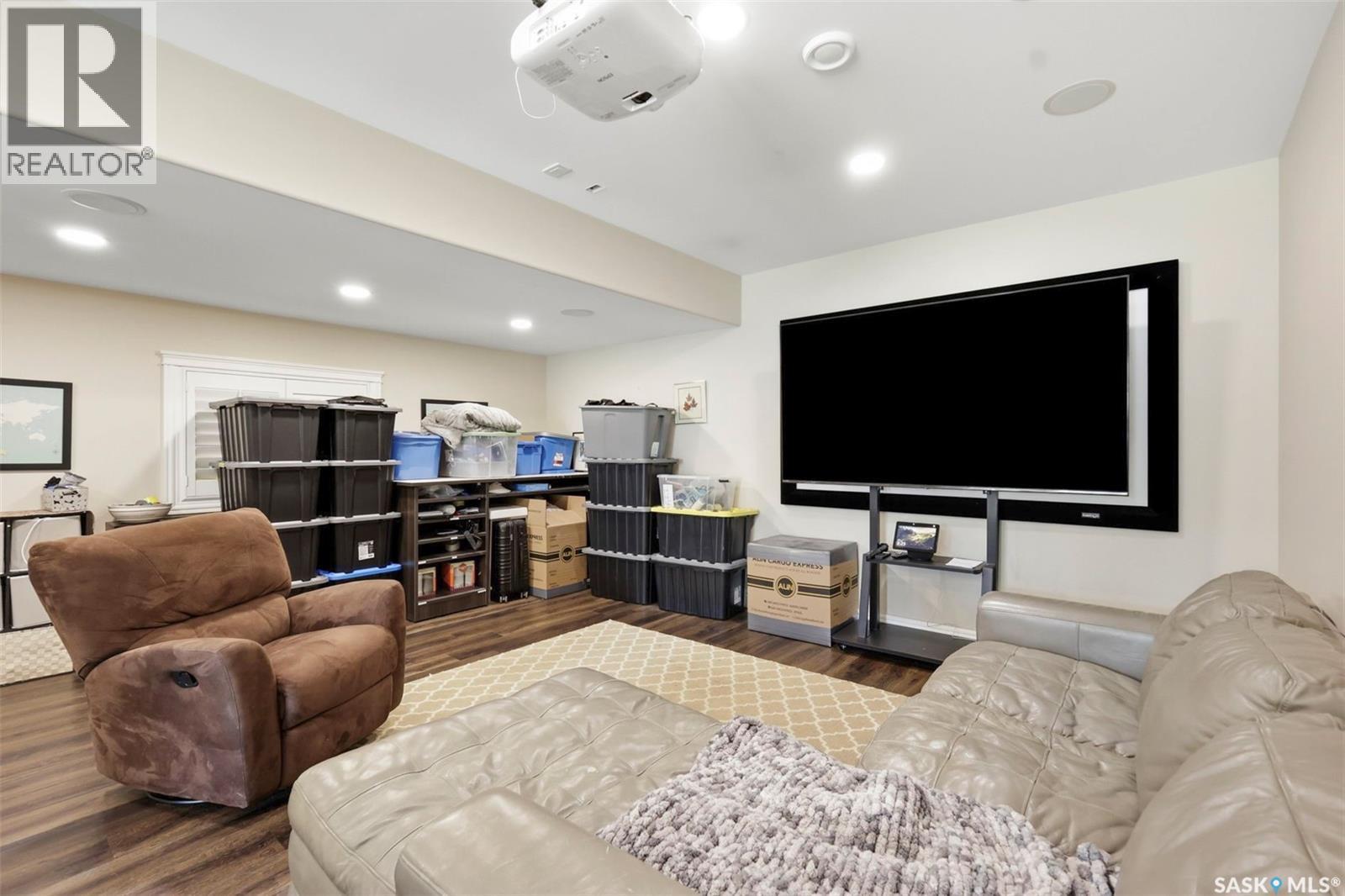 419 Salloum Bay, Saskatoon, SK - Indoor Photo Showing Living Room