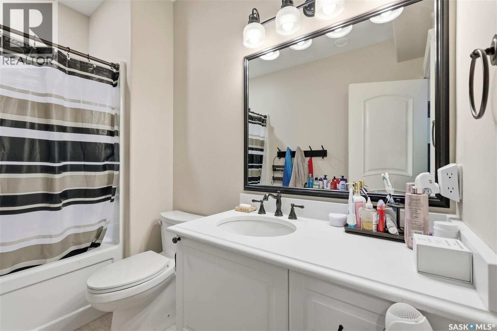 419 Salloum Bay, Saskatoon, SK - Indoor Photo Showing Bathroom