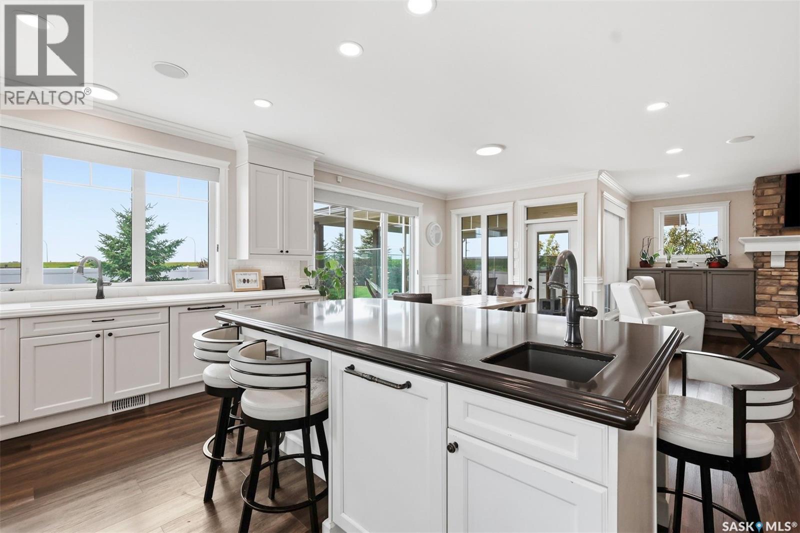 419 Salloum Bay, Saskatoon, SK - Indoor Photo Showing Kitchen