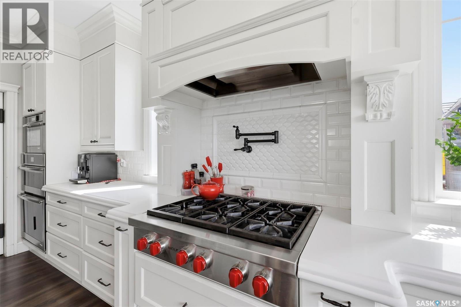 419 Salloum Bay, Saskatoon, SK - Indoor Photo Showing Kitchen