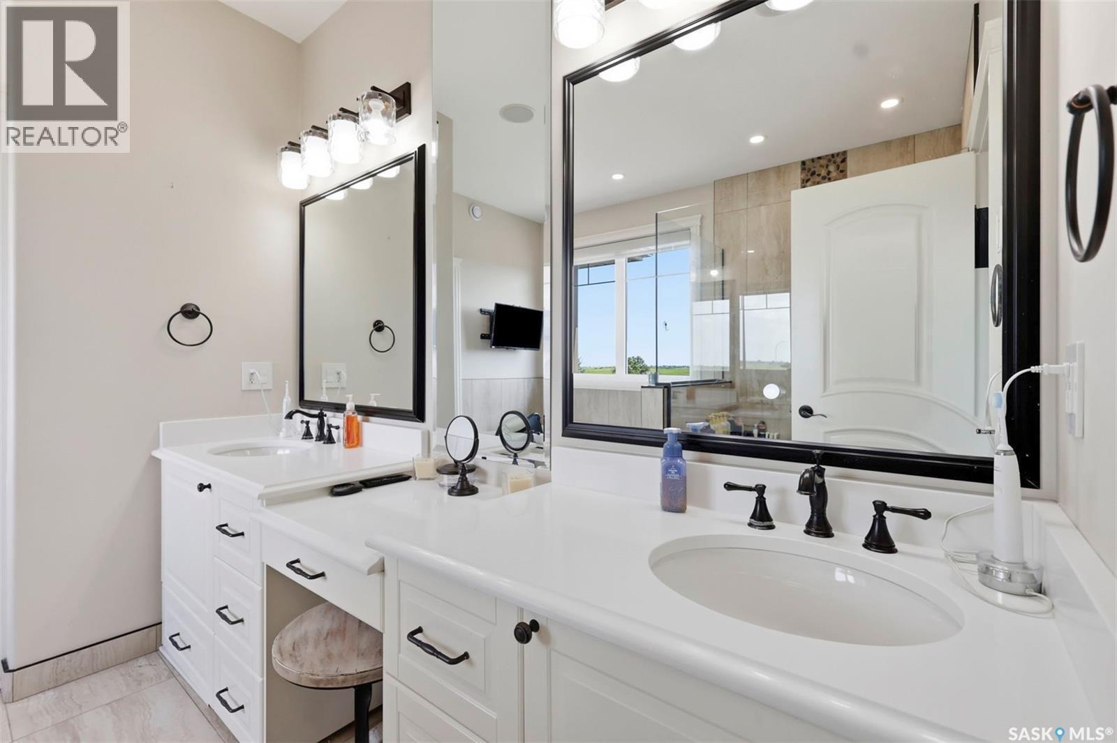 419 Salloum Bay, Saskatoon, SK - Indoor Photo Showing Bathroom