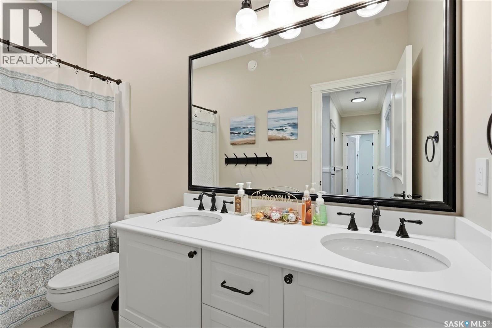 419 Salloum Bay, Saskatoon, SK - Indoor Photo Showing Bathroom