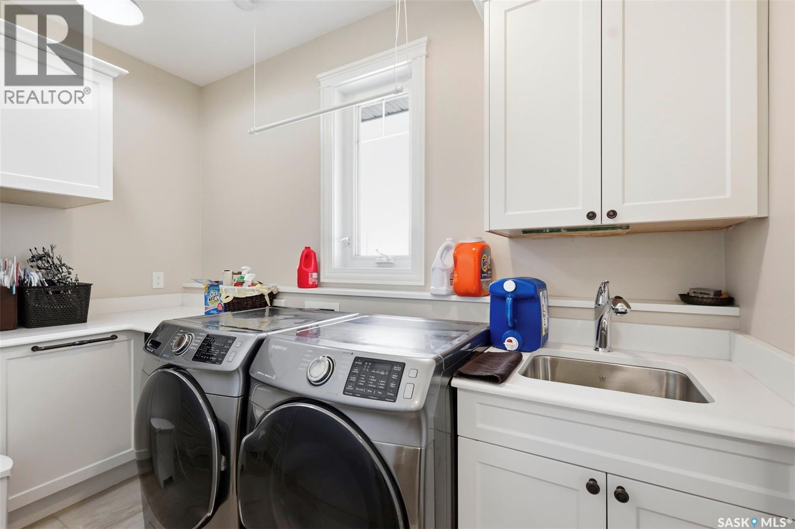 419 Salloum Bay, Saskatoon, SK - Indoor Photo Showing Laundry Room