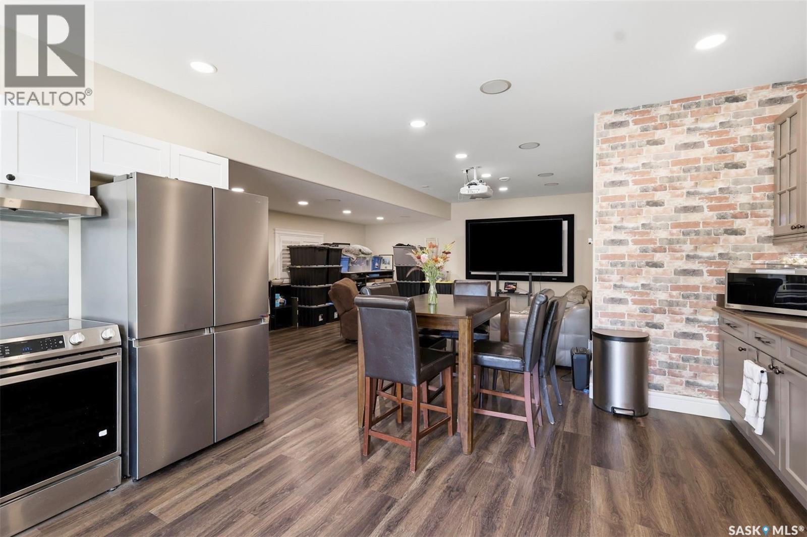 419 Salloum Bay, Saskatoon, SK - Indoor Photo Showing Kitchen