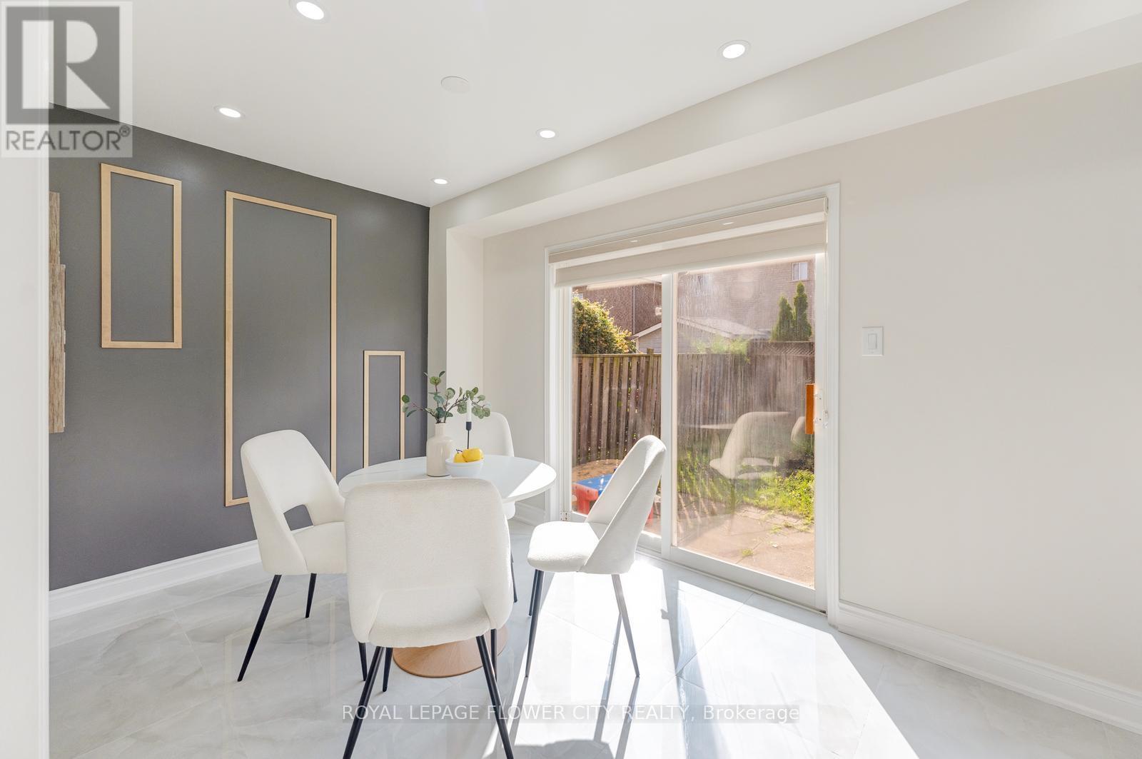 7 Penbridge Circle, Brampton, ON - Indoor Photo Showing Dining Room