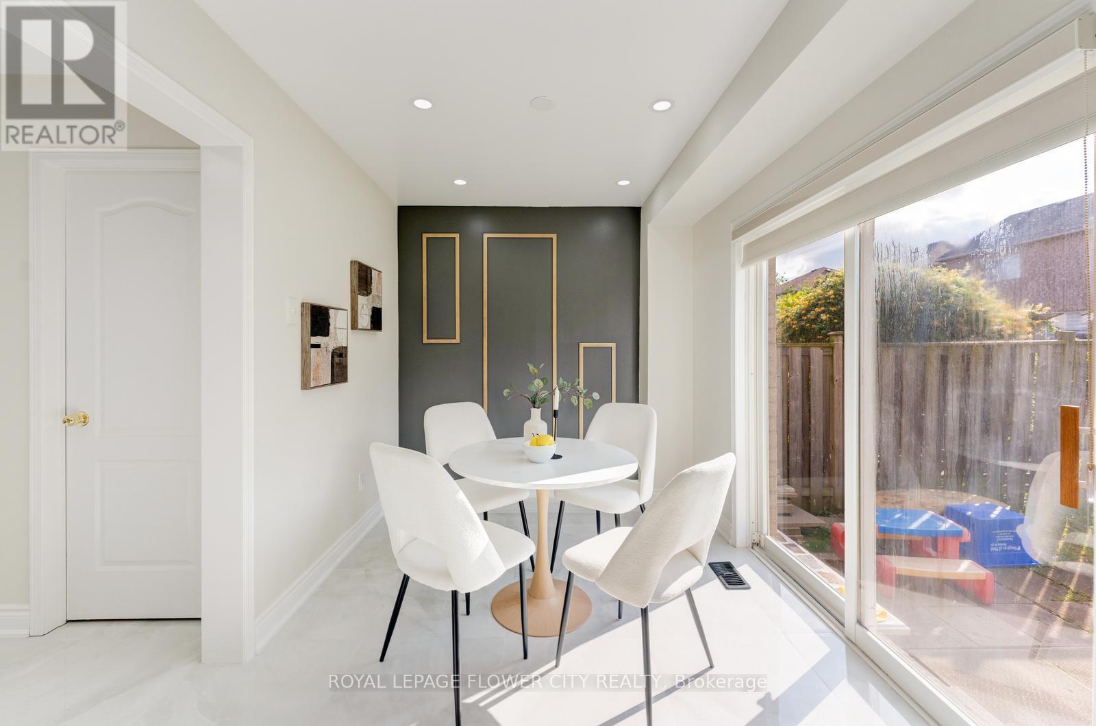 7 Penbridge Circle, Brampton, ON - Indoor Photo Showing Dining Room