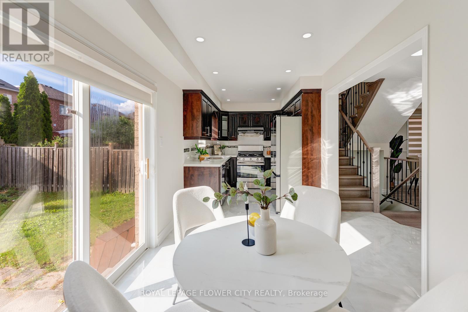 7 Penbridge Circle, Brampton, ON - Indoor Photo Showing Dining Room