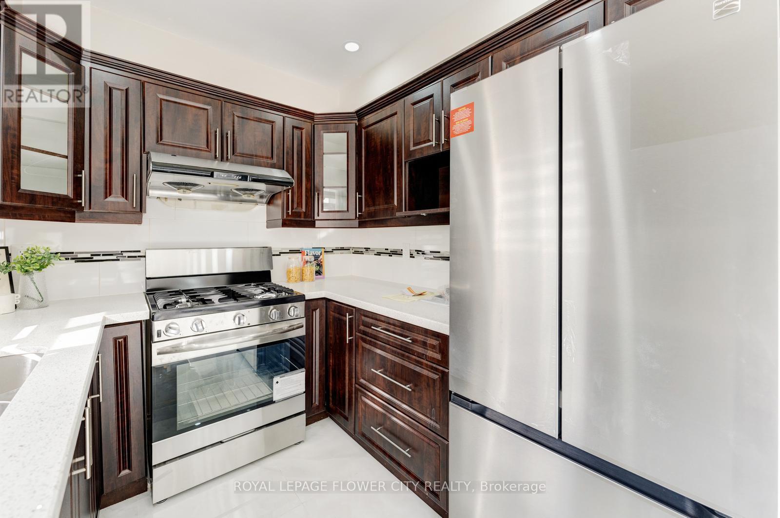 7 Penbridge Circle, Brampton, ON - Indoor Photo Showing Kitchen