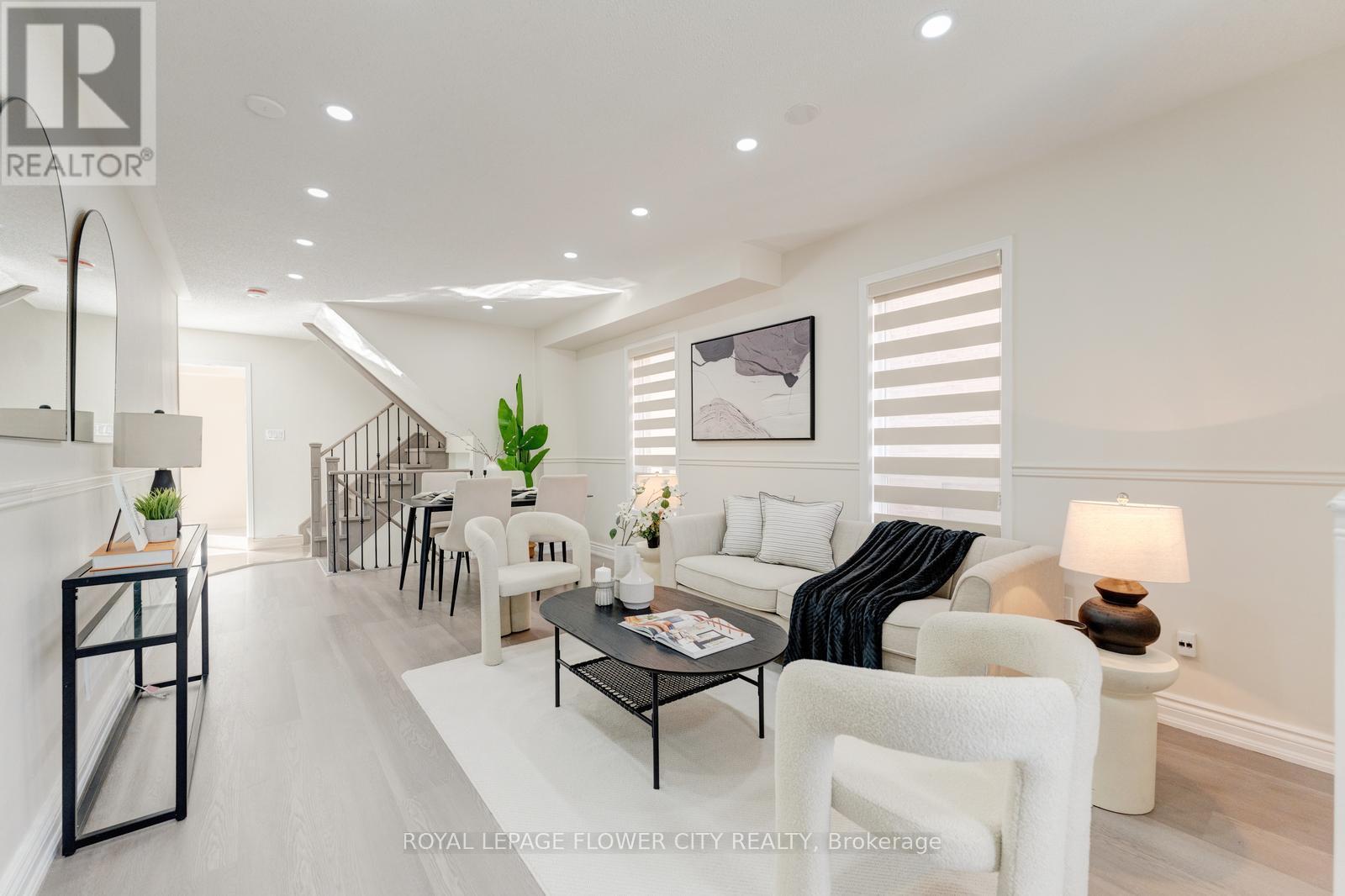 7 Penbridge Circle, Brampton, ON - Indoor Photo Showing Living Room