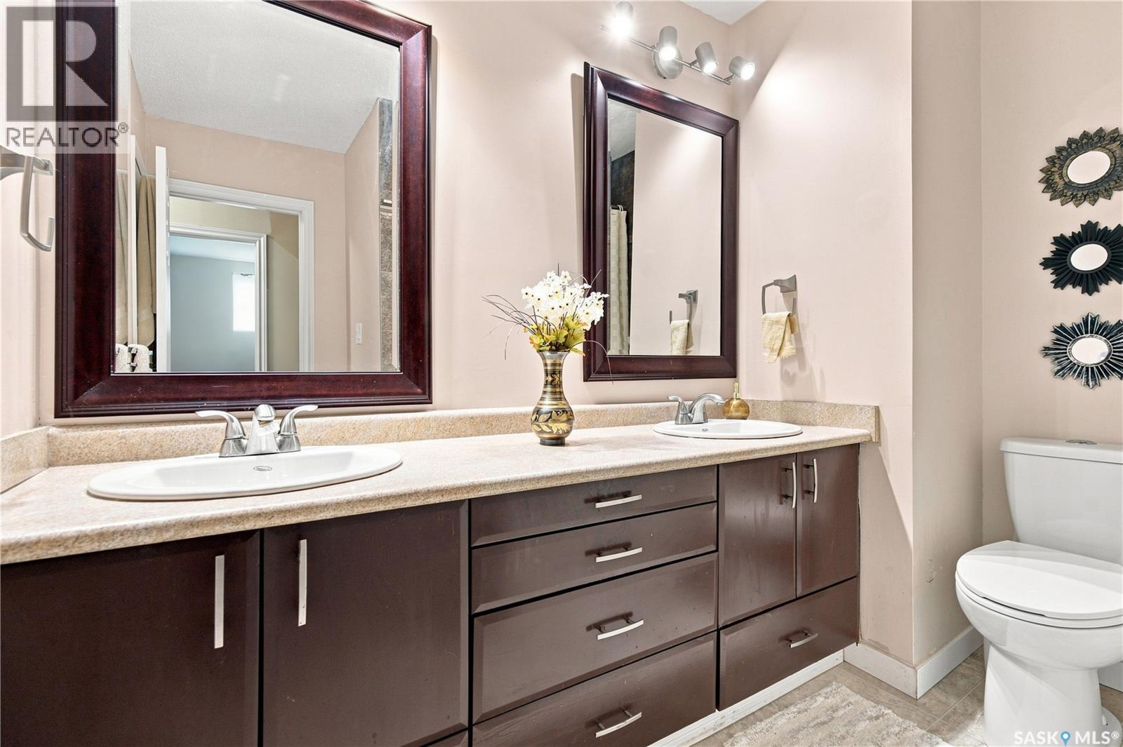 80 Spence Street, Regina, SK - Indoor Photo Showing Bathroom