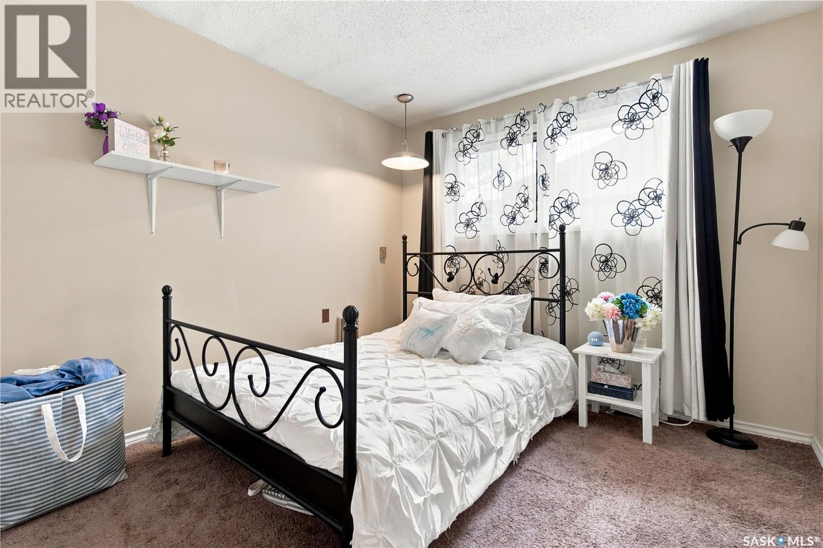 80 Spence Street, Regina, SK - Indoor Photo Showing Bedroom