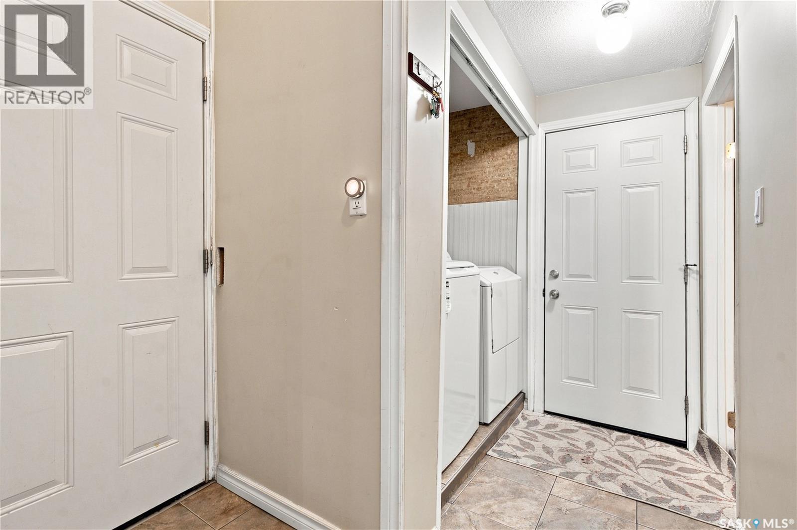 80 Spence Street, Regina, SK - Indoor Photo Showing Other Room