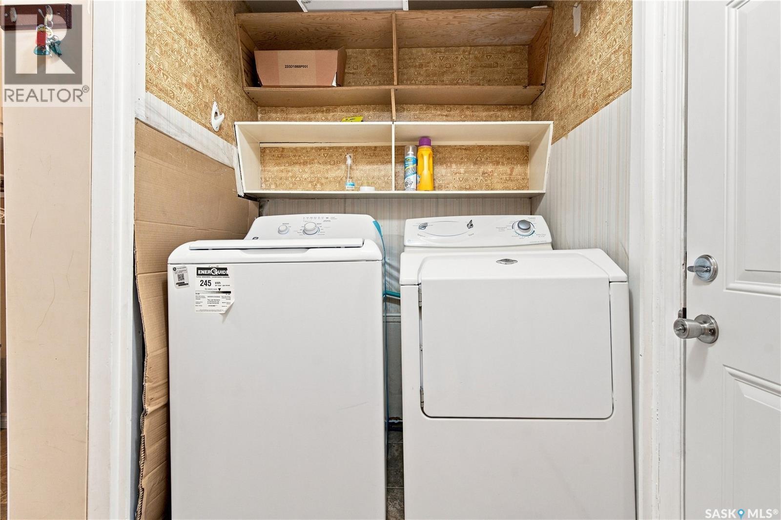 80 Spence Street, Regina, SK - Indoor Photo Showing Laundry Room