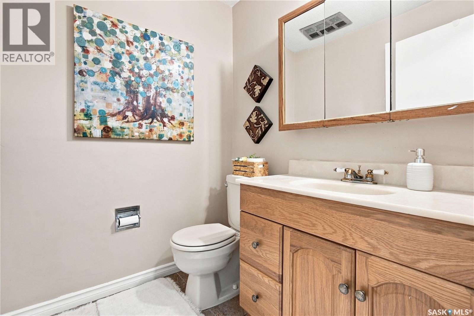 80 Spence Street, Regina, SK - Indoor Photo Showing Bathroom