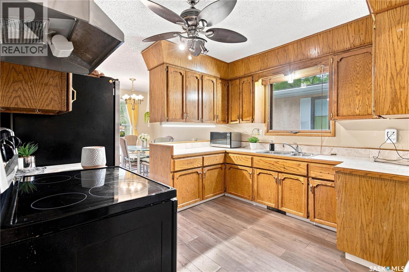 80 Spence Street, Regina, SK - Indoor Photo Showing Kitchen With Double Sink