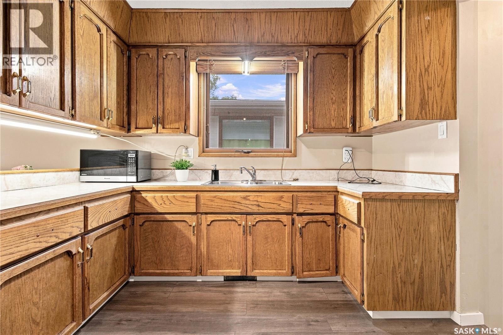 80 Spence Street, Regina, SK - Indoor Photo Showing Kitchen With Double Sink