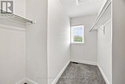 Walk-in Closet - 