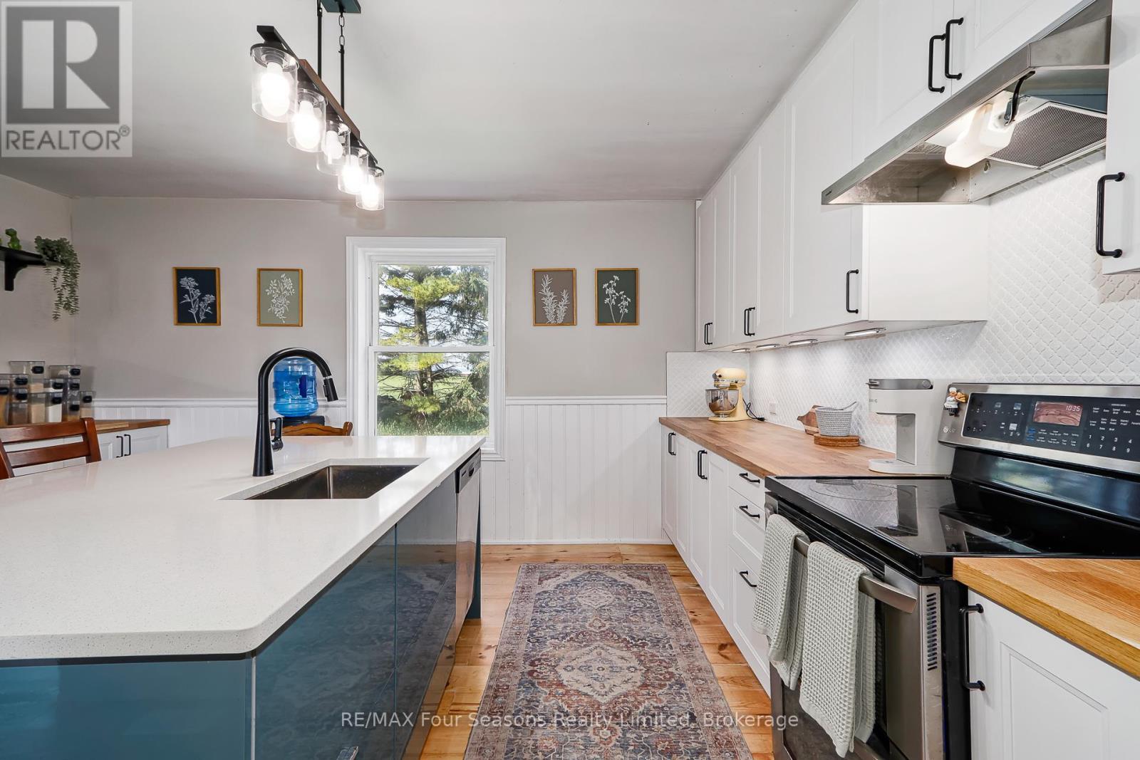 5803 26 Highway, Clearview, ON - Indoor Photo Showing Kitchen