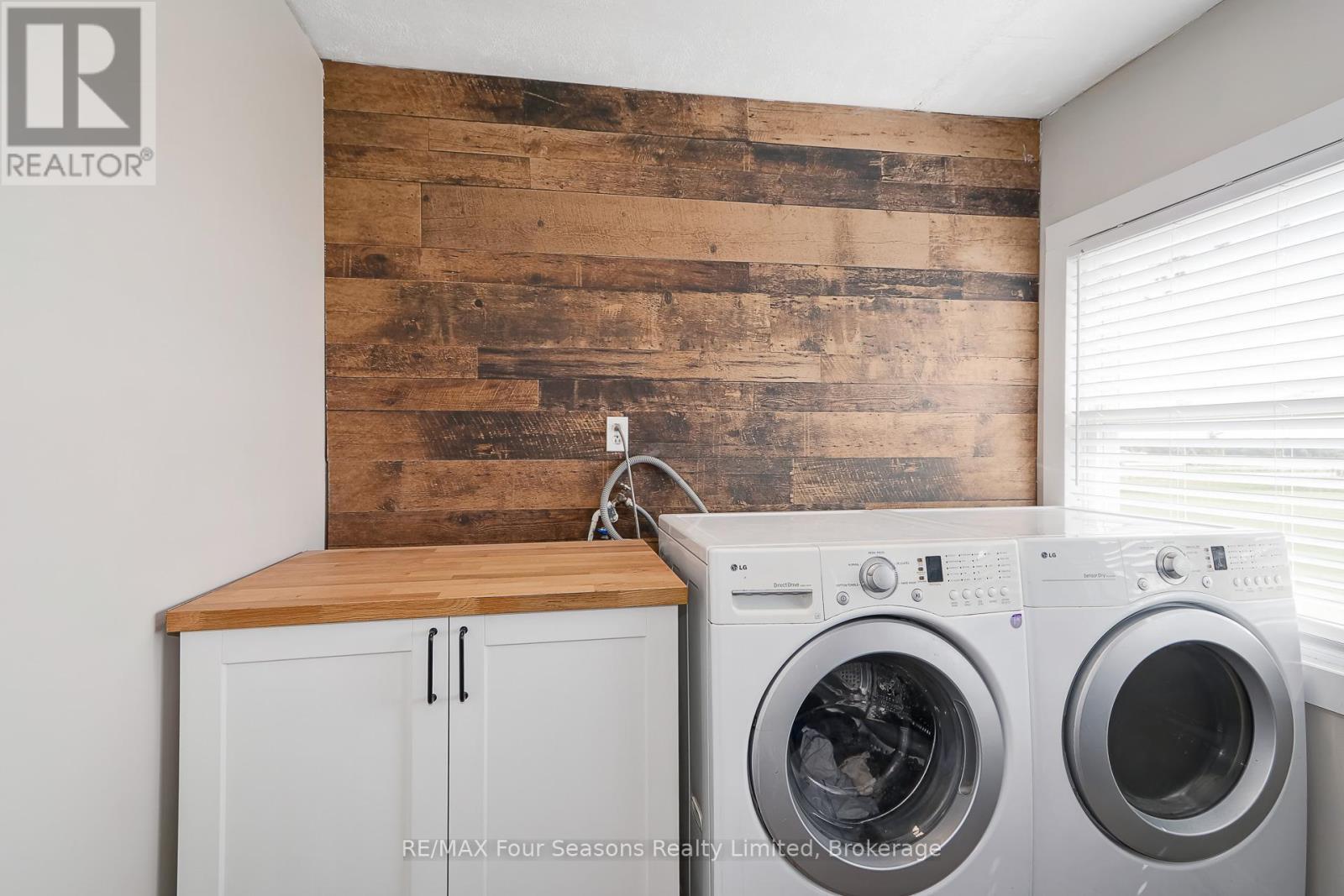 5803 26 Highway, Clearview, ON - Indoor Photo Showing Laundry Room