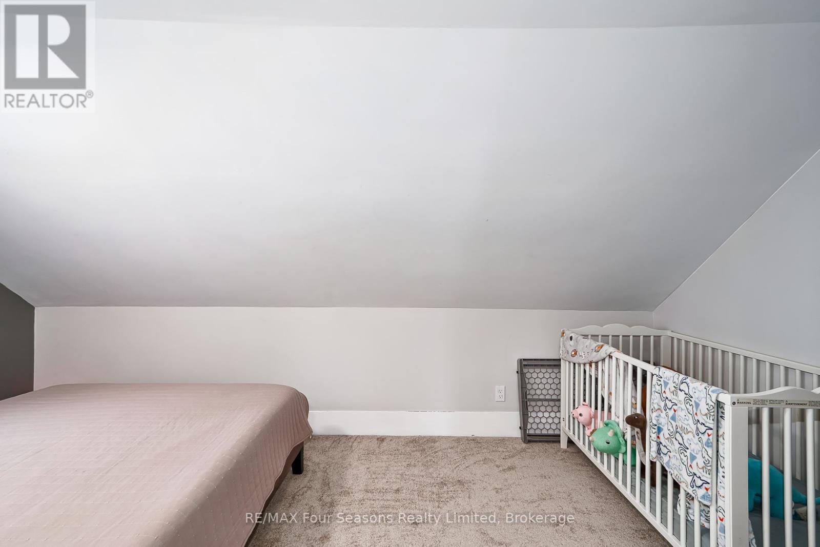 5803 26 Highway, Clearview, ON - Indoor Photo Showing Bedroom